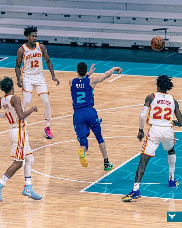 22+12+11!三球成NBA历史最年轻三双先生 天赋尽显