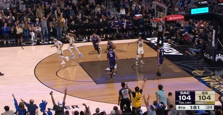 力挽狂澜!库里三分命中扳平比分 随后助波杰姆斯基三分反超